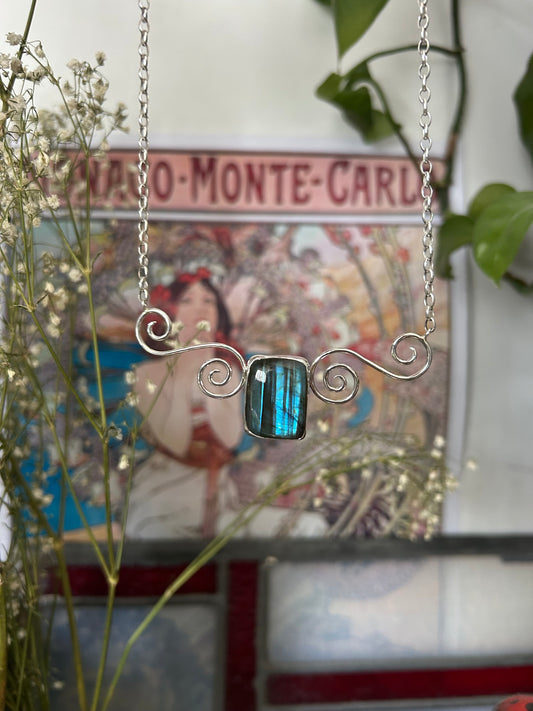 labradorite pippin necklace