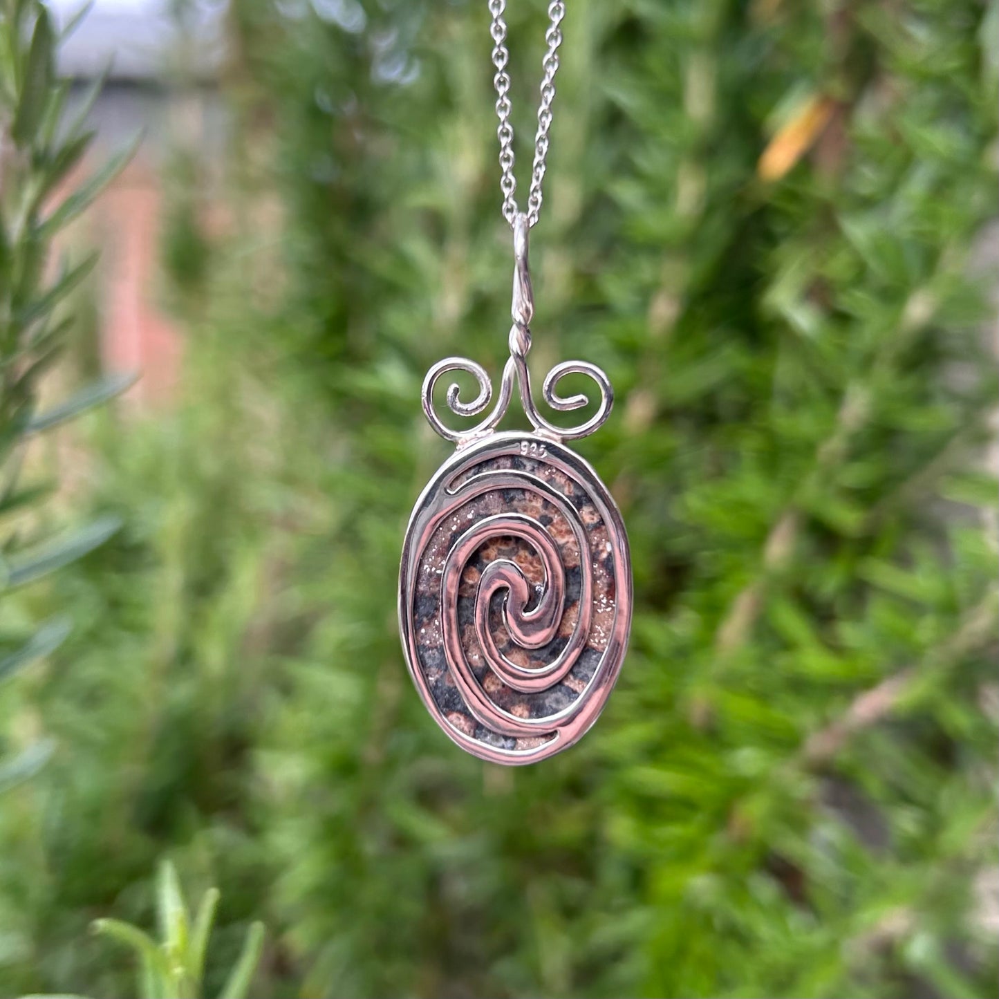 Jana pendant