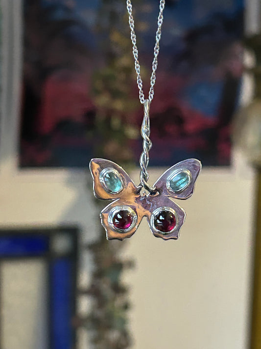 Stevie pendant