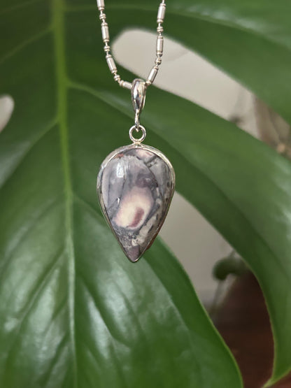Jane pendant