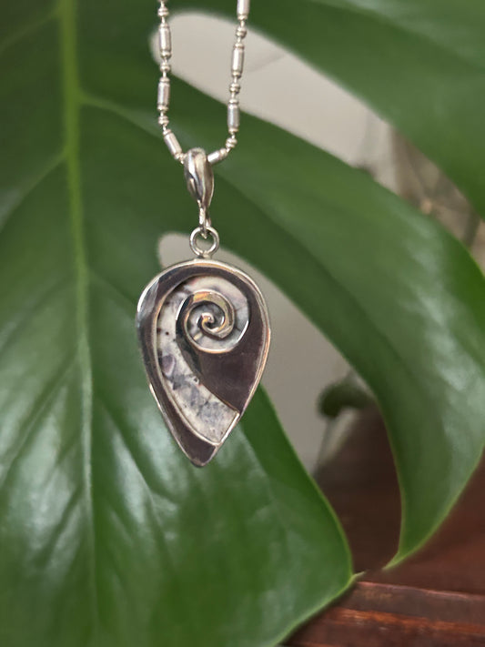 Jane pendant