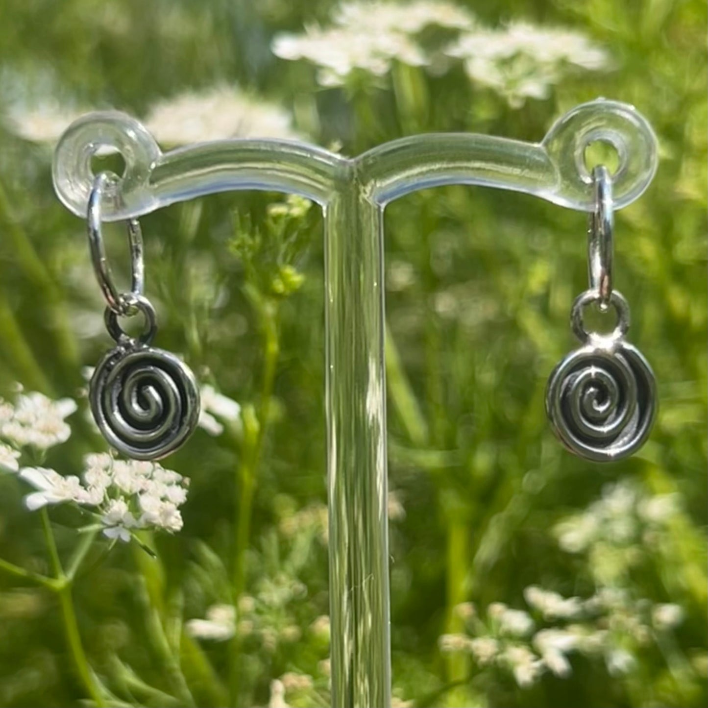 Emi dangles
