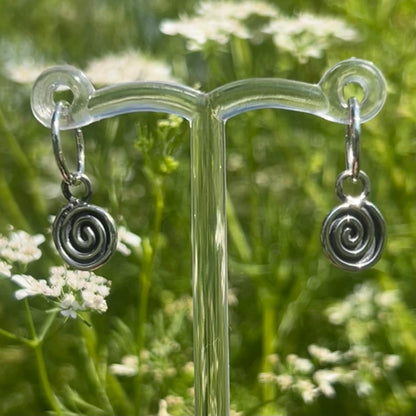 Emi dangles