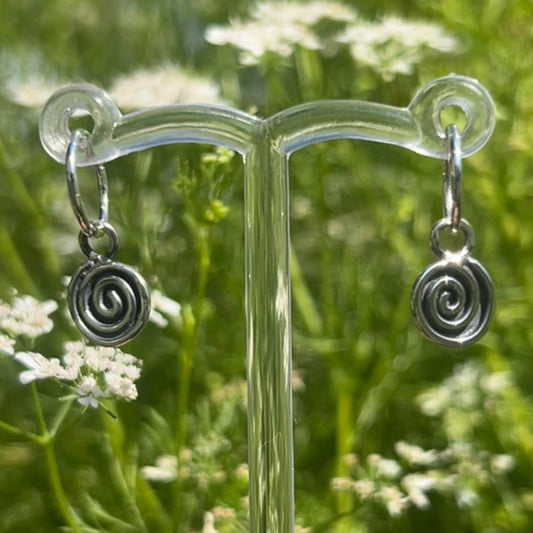 Emi dangles