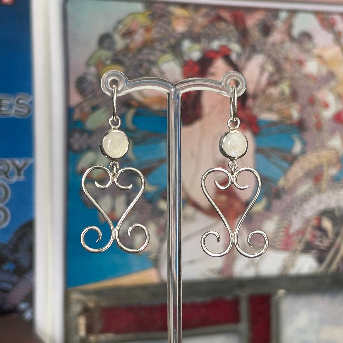Lyra dangles