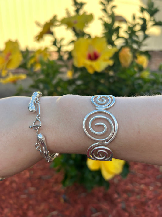 Coil cuff | size small